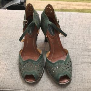 🧺 Final sale! 🧺 Chinese Laundry Peeptoe Heels